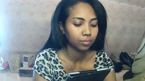 Snapshot of luna019 chatting on 10-25-25, 07:05 Luna online show from 10-25-25, 07:05