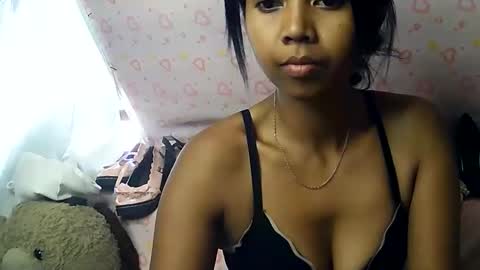 Snapshot of luna019 chatting on 11-27-25, 06:37 Luna online show from 11-27-25, 06:37