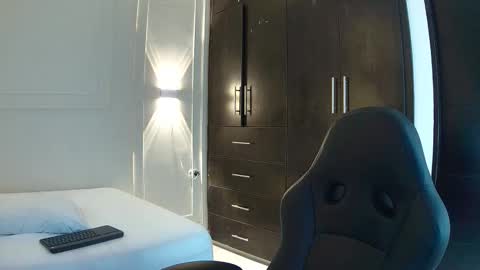 Snapshot of luna_and_banji chatting on 10-21-25, 09:37 luna and banji online show from 10-21-25, 09:37