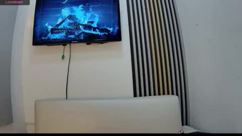 Snapshot of luna_and_banji chatting on 11-11-25, 01:16 luna and banji online show from 11-11-25, 01:16