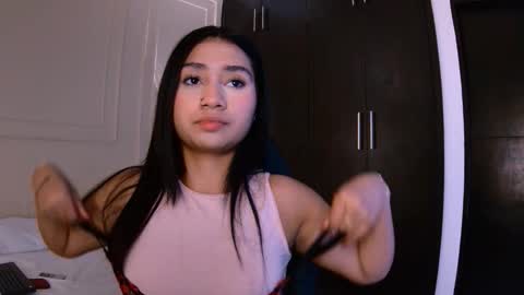 Snapshot of luna_and_banji chatting on 11-18-25, 01:04 luna and banji online show from 11-18-25, 01:04