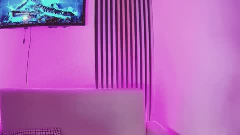 Snapshot of luna_and_banji chatting on 12-03-25, 05:04 luna and banji online show from 12-03-25, 05:04