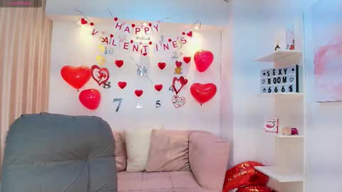 Luna And Titan  online show from 02-19-26, 04:08