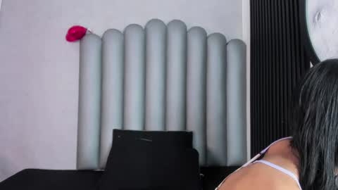 luna_bella_23 online show from 05-06-26, 03:24
