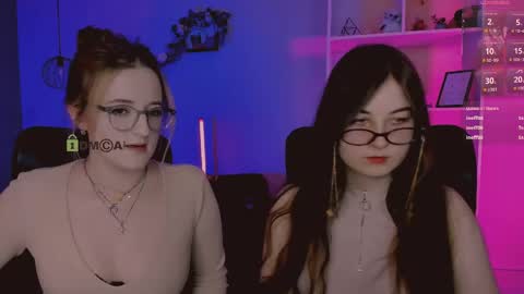 luna_berryy online show from 04-25-26, 07:44