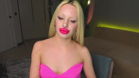 Snapshot of luna_beverly chatting on 04-30-26, 10:36 luna_beverly online show from 04-30-26, 10:36