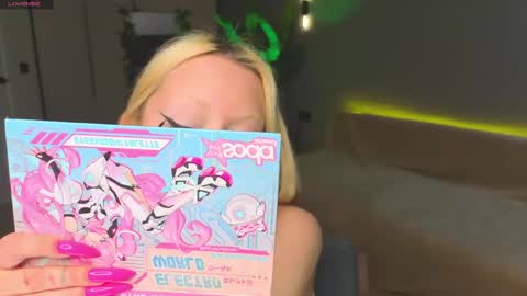 Snapshot of luna_beverly chatting on 05-09-26, 05:51 luna_beverly online show from 05-09-26, 05:51