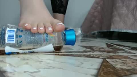 Snapshot of luna_bluebery chatting on 10-24-25, 04:09 Luna--Blueberry online show from 10-24-25, 04:09