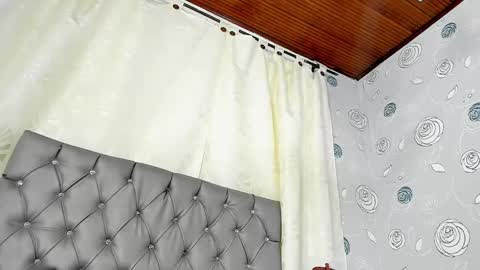 Luna Eva online show from 01-04-25, 05:16