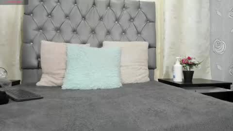 Luna Eva online show from 04-27-26, 02:15