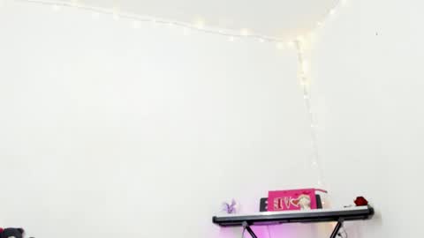 Snapshot of luna_fioree chatting on 09-26-25, 02:32 Luna Fioree online show from 09-26-25, 02:32