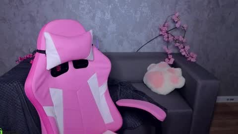 Luna Host online show from 05-18-26, 12:18