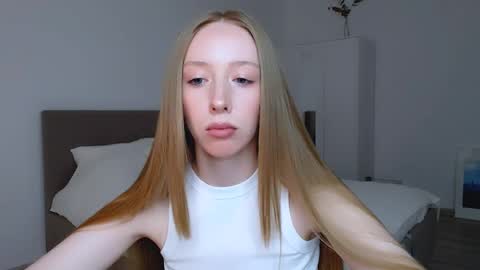 Snapshot of luna_insanity chatting on 12-25-24, 07:13 Luna online show from 12-25-24, 07:13