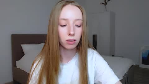 Snapshot of luna_insanity chatting on 01-19-25, 11:32 Luna online show from 01-19-25, 11:32