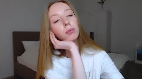 Snapshot of luna_insanity chatting on 01-20-25, 02:32 Luna online show from 01-20-25, 02:32