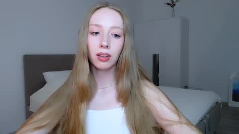 Snapshot of luna_insanity chatting on 02-20-25, 11:43 Luna online show from 02-20-25, 11:43