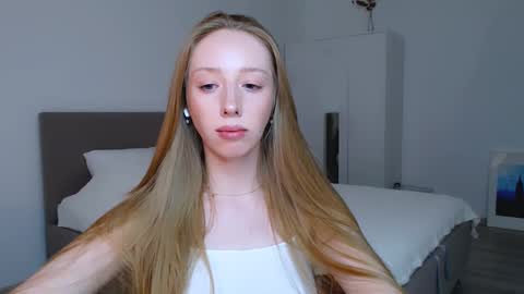 Snapshot of luna_insanity chatting on 02-22-25, 11:03 Luna online show from 02-22-25, 11:03