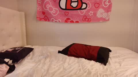 Snapshot of luna_lovelyy chatting on 12-20-24, 10:43 Luna online show from 12-20-24, 10:43