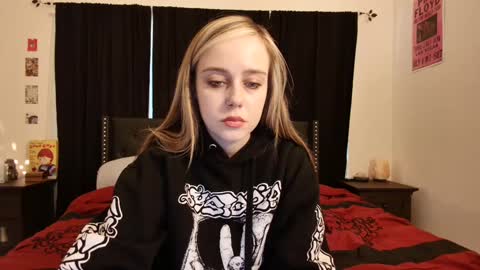 Snapshot of luna_lovelyy chatting on 01-08-25, 12:06 Luna online show from 01-08-25, 12:06