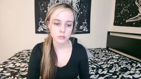 Snapshot of luna_lovelyy chatting on 02-27-25, 10:09 Luna online show from 02-27-25, 10:09