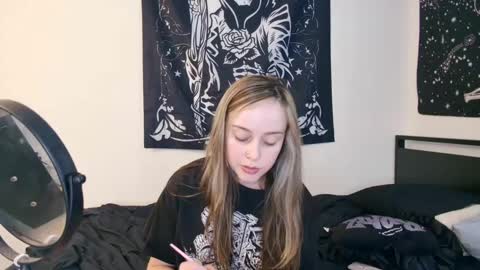 Snapshot of luna_lovelyy chatting on 10-03-25, 10:07 Luna online show from 10-03-25, 10:07