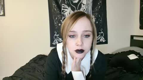 Snapshot of luna_lovelyy chatting on 10-30-25, 06:04 Luna online show from 10-30-25, 06:04