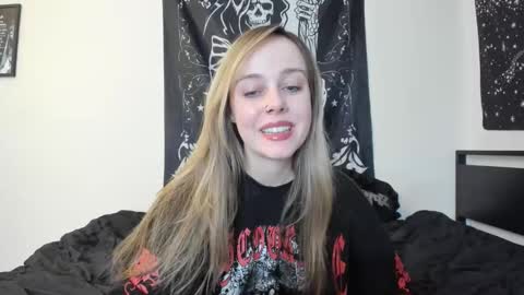 Snapshot of luna_lovelyy chatting on 11-10-25, 05:50 Luna online show from 11-10-25, 05:50