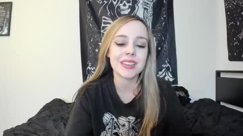 Snapshot of luna_lovelyy chatting on 11-11-25, 05:18 Luna online show from 11-11-25, 05:18