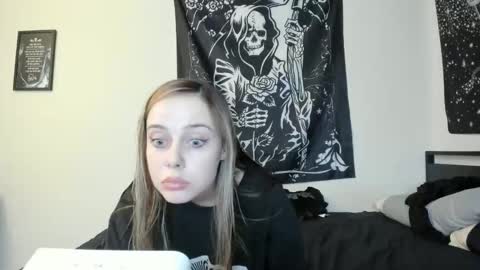 Snapshot of luna_lovelyy chatting on 11-20-25, 01:39 Luna online show from 11-20-25, 01:39