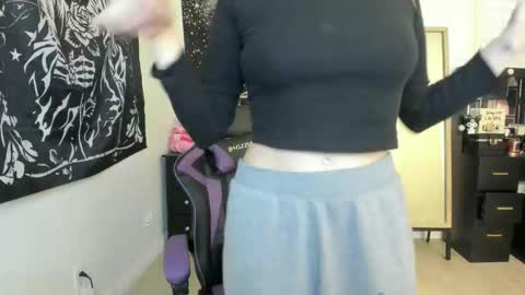 Snapshot of luna_lovelyy chatting on 11-26-25, 12:22 Luna online show from 11-26-25, 12:22