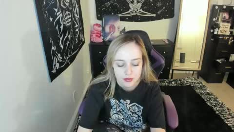 Snapshot of luna_lovelyy chatting on 12-02-25, 01:11 Luna online show from 12-02-25, 01:11