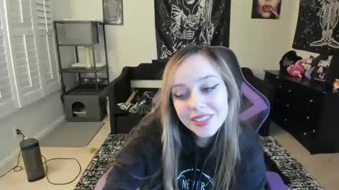 Luna online show from 01-14-26, 04:51