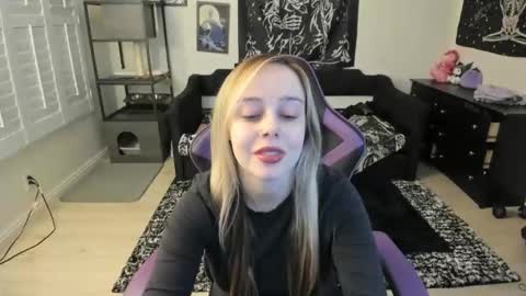 Luna online show from 02-25-26, 04:22