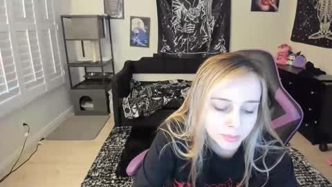 Luna online show from 03-15-26, 12:38