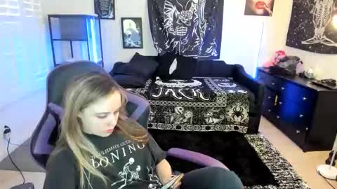 Luna online show from 04-16-26, 07:47