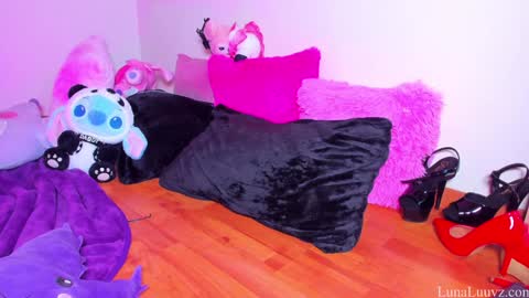 Luna Luuvz online show from 03-05-25, 06:12