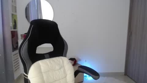 Snapshot of luna_mails chatting on 10-11-25, 07:45 Luna online show from 10-11-25, 07:45