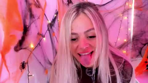 Luna Marquez online show from 10-28-25, 12:52