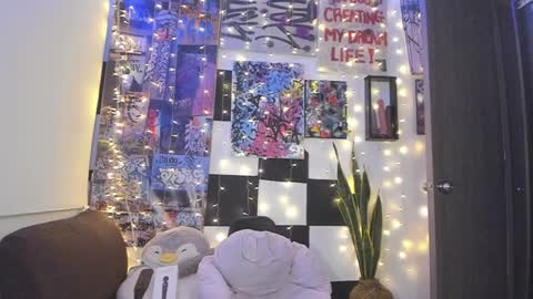 LUNA MCCOY online show from 01-22-25, 04:34