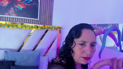 Snapshot of luna_naughty1 chatting on 06-10-26, 09:19 luna_naughty1 online show from 06-10-26, 09:19