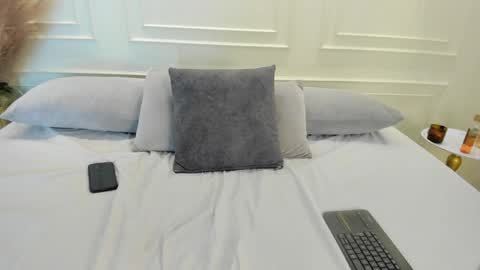 Luna online show from 04-28-26, 02:27