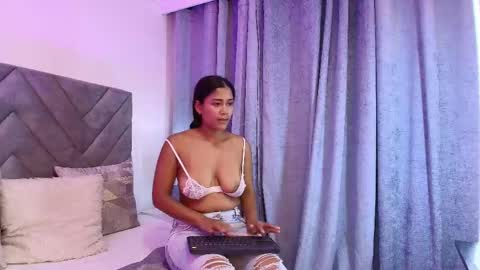 luna_queen7 online show from 04-25-26, 01:41