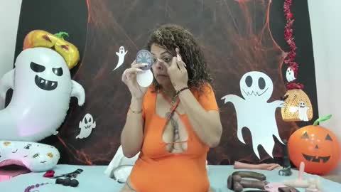 Snapshot of luna_smit_ chatting on 10-29-25, 08:32 Luna online show from 10-29-25, 08:32