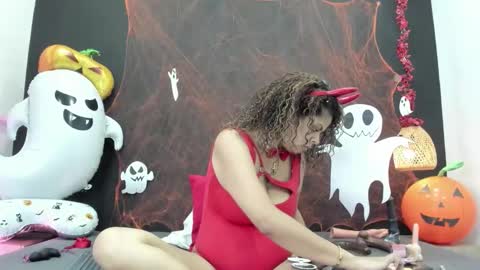 Snapshot of luna_smit_ chatting on 10-30-25, 08:20 Luna online show from 10-30-25, 08:20