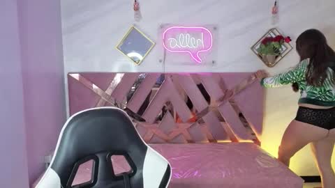 Live 1000pm 600am COLOMBIAN HOUR online show from 11-20-25, 03:18