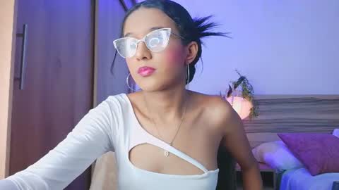 luna_valen online show from 07-17-26, 09:41