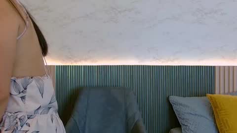 luna_valle online show from 10-19-25, 08:09