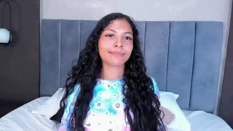 luna_varela_ online show from 06-17-26, 01:45