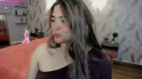 Snapshot of luna_volk chatting on 09-24-25, 04:27  Luna online show from 09-24-25, 04:27