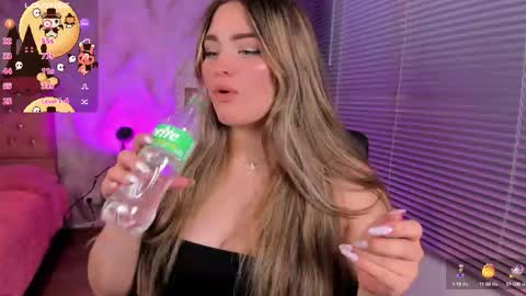 Snapshot of luna_volk chatting on 10-22-25, 04:02  Luna online show from 10-22-25, 04:02